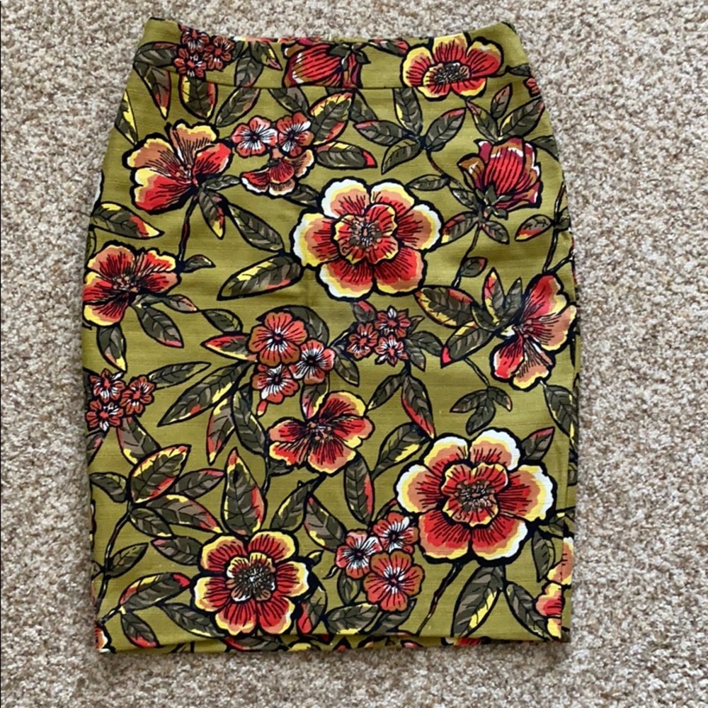 NWT LOFT Pencil Skirt - Size 4